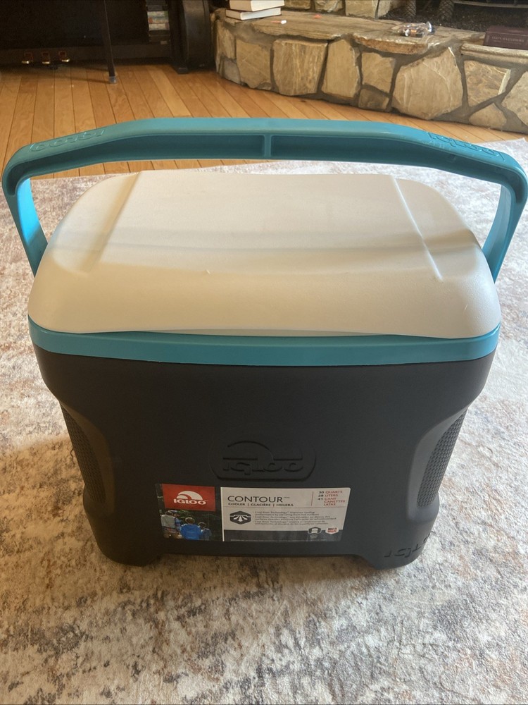 Igloo Ice Cube 30 Quart 41 Can Plastic Cooler w/ Top Compartment and Handle