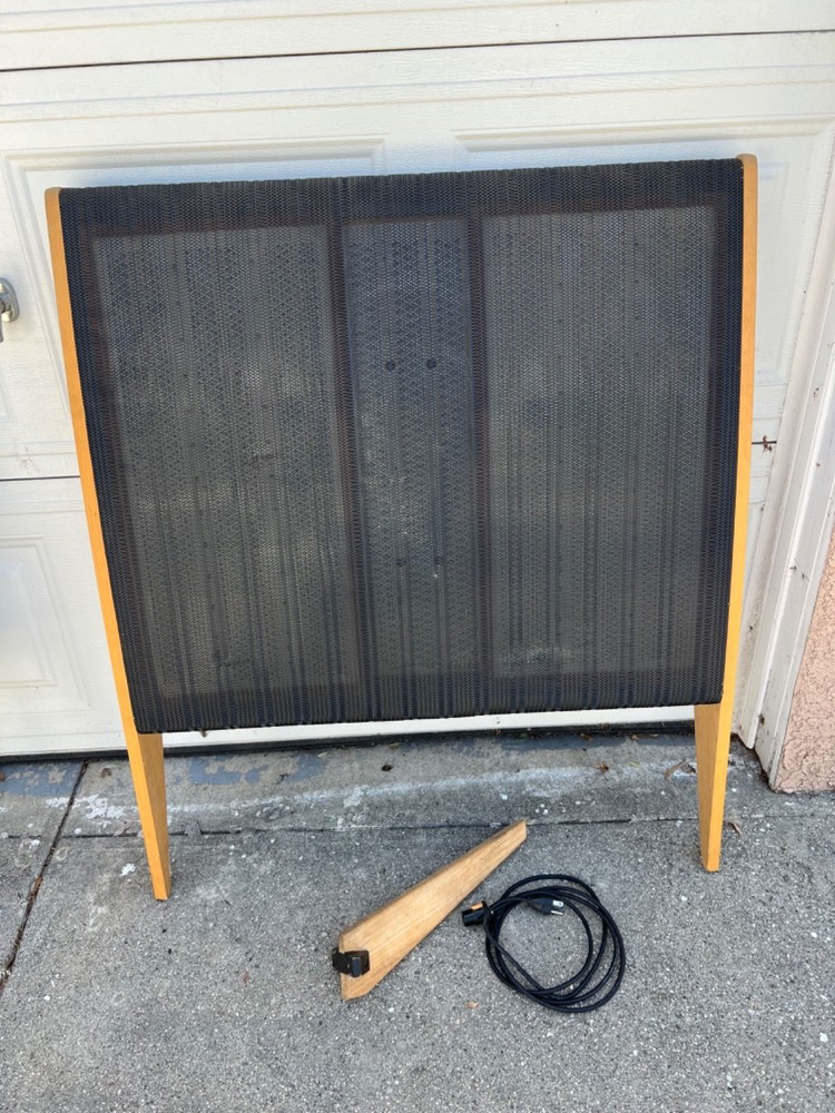 THE QUAD ELECTROSTATIC SPEAKERS