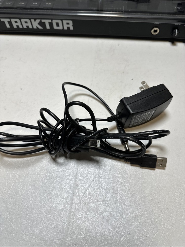 Native Instruments Traktor Kontrol S4 DJ Controller Midi Turntable