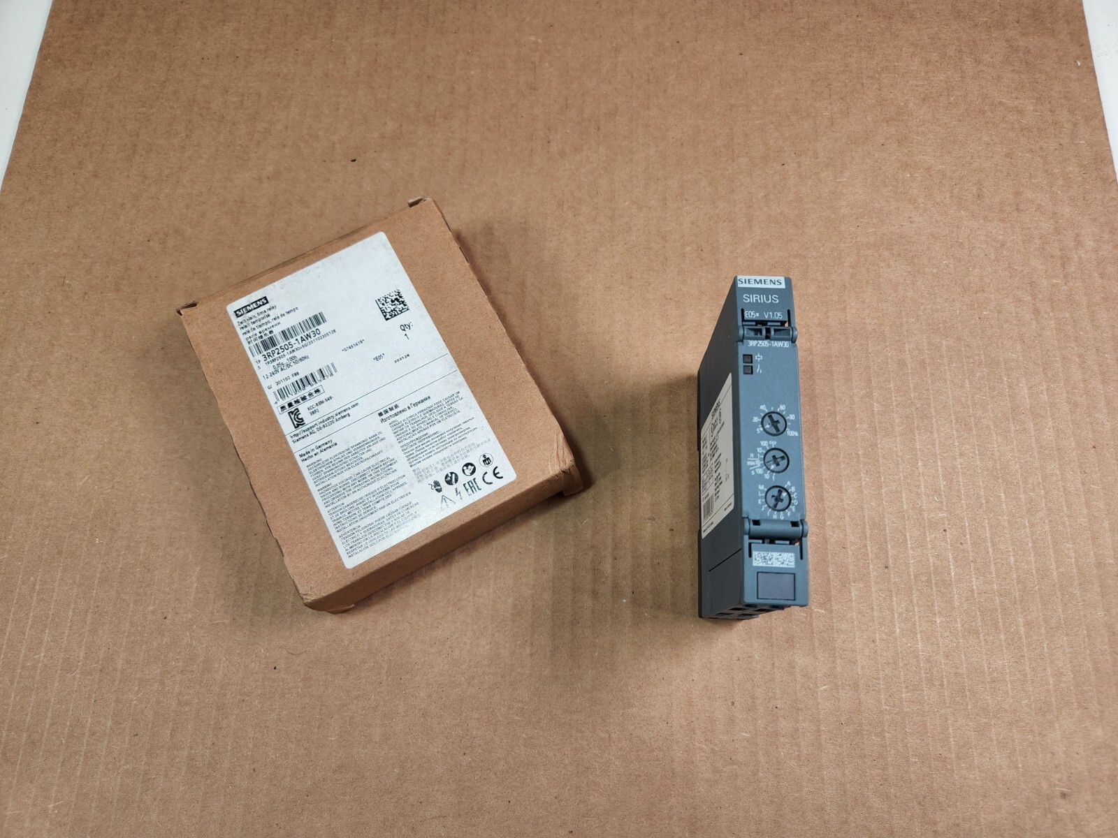 NEW Siemens 3RP2505-1AW30 Timing Relay
