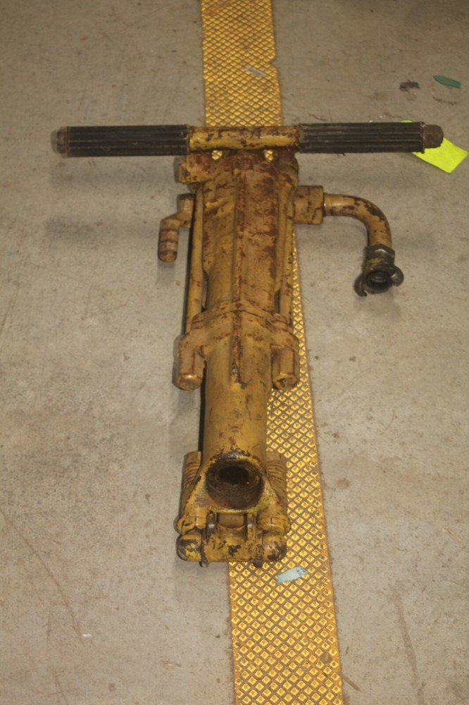 Pneumatic Pavement Breaker