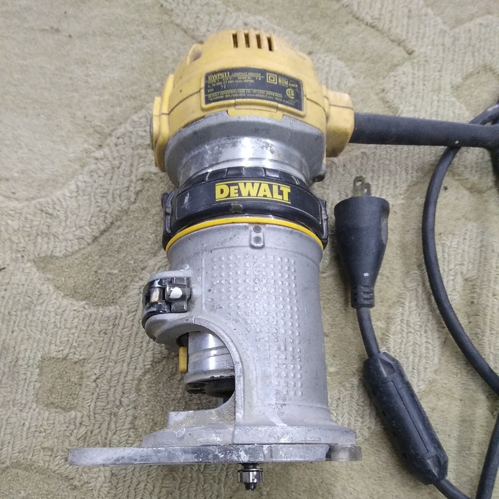 DeWALT COMPACT ROUTER , DWP 611