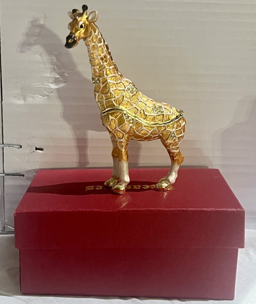 Hidden Treasures Giraffe Trinket Box