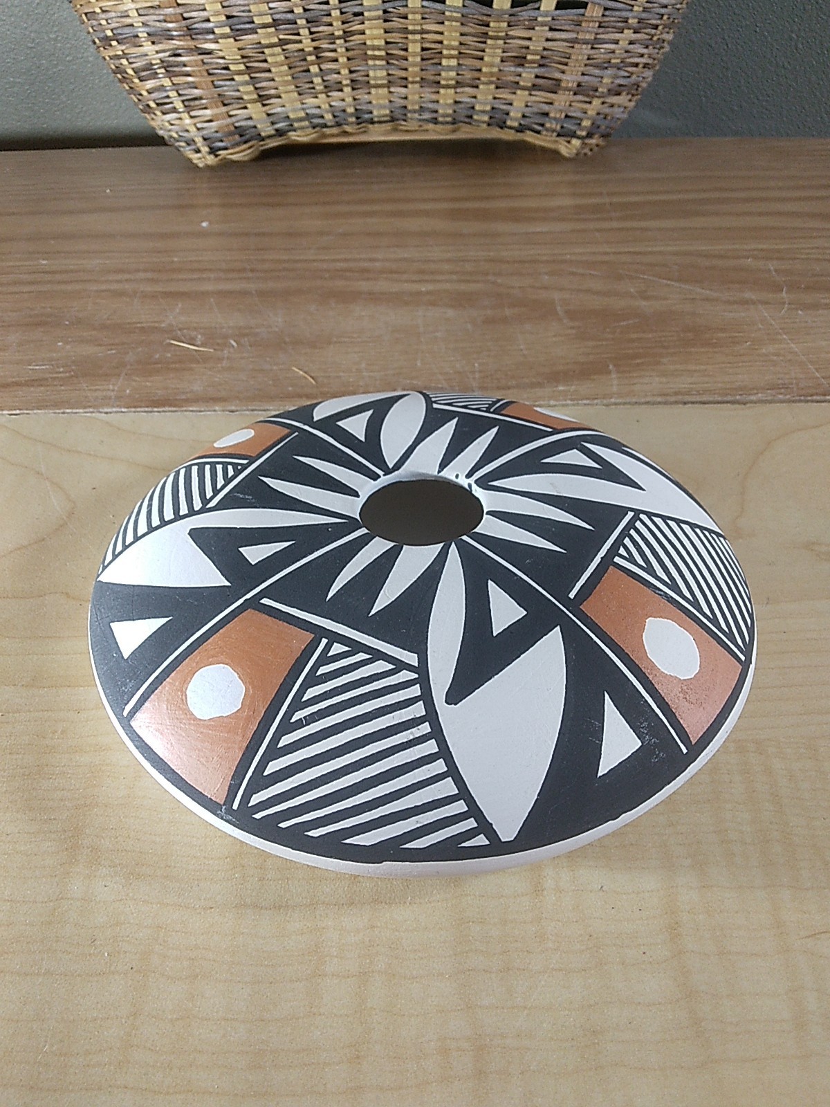 Acoma Pueblo Pottery Seed Pot Painted Detail Signed EDLEWIS III Beautiful!