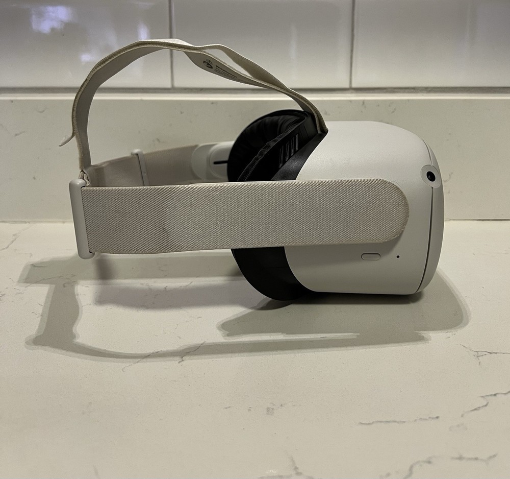 Meta Oculus Quest 2 - 256GB VR Headset & Carrying Case