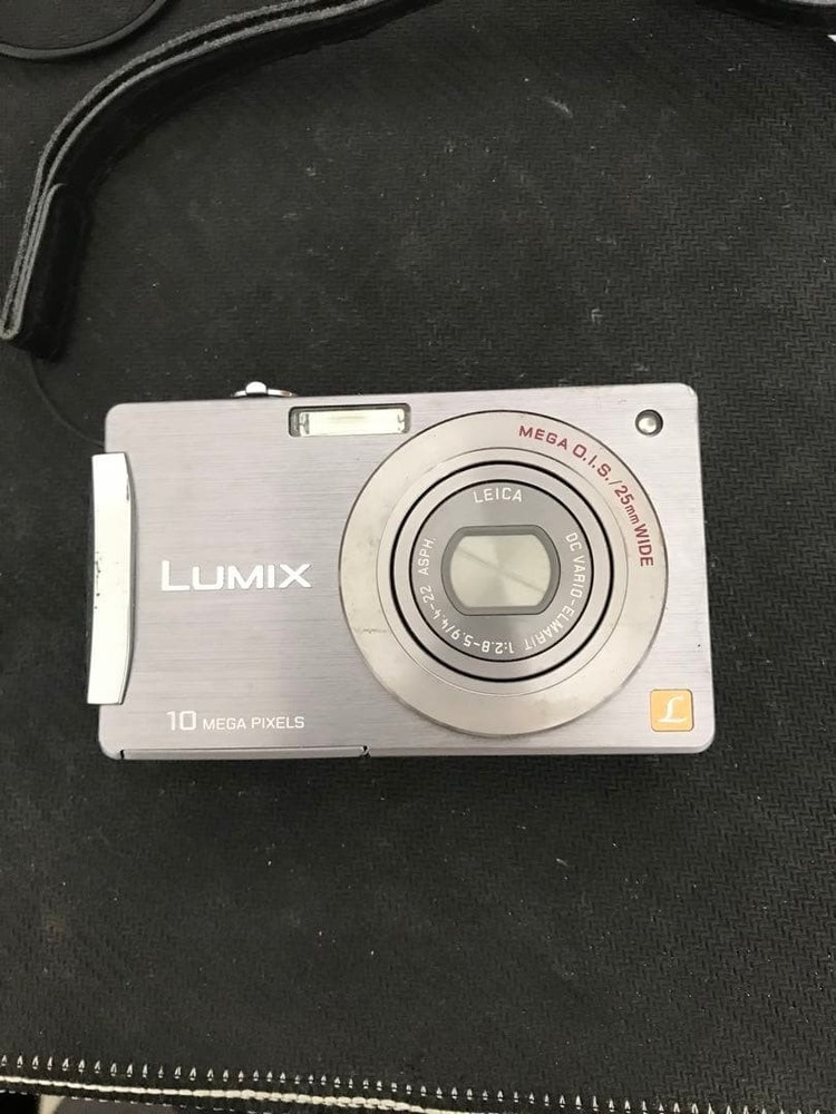 Panasonic LUMIX DMC-FX500 Compact Digital Camera with Battery Good Condition