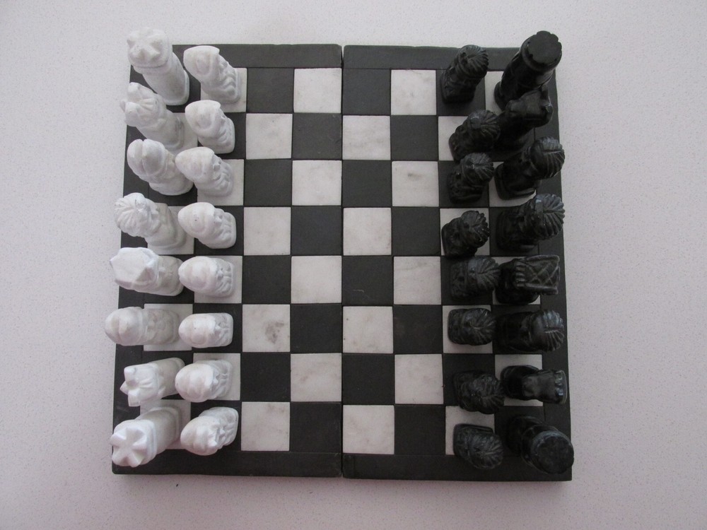 Vintage Onyx/Marble Chess Set (7" Square)