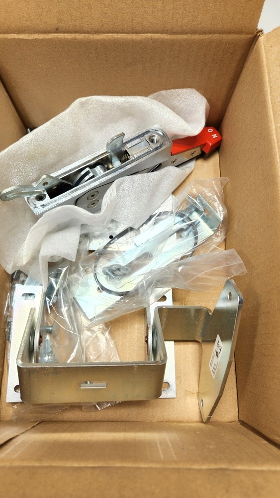 NEW Siemens 3VA91380DK82 Variable Depth Flange Operator Kit