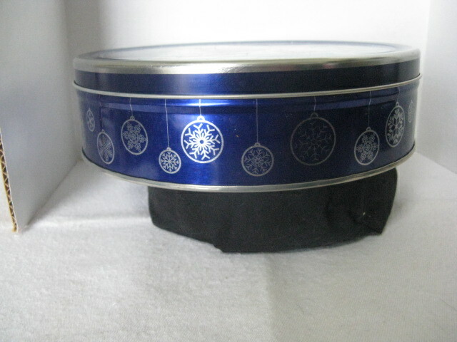 Christmas Round Tin ~ **Gift Idea