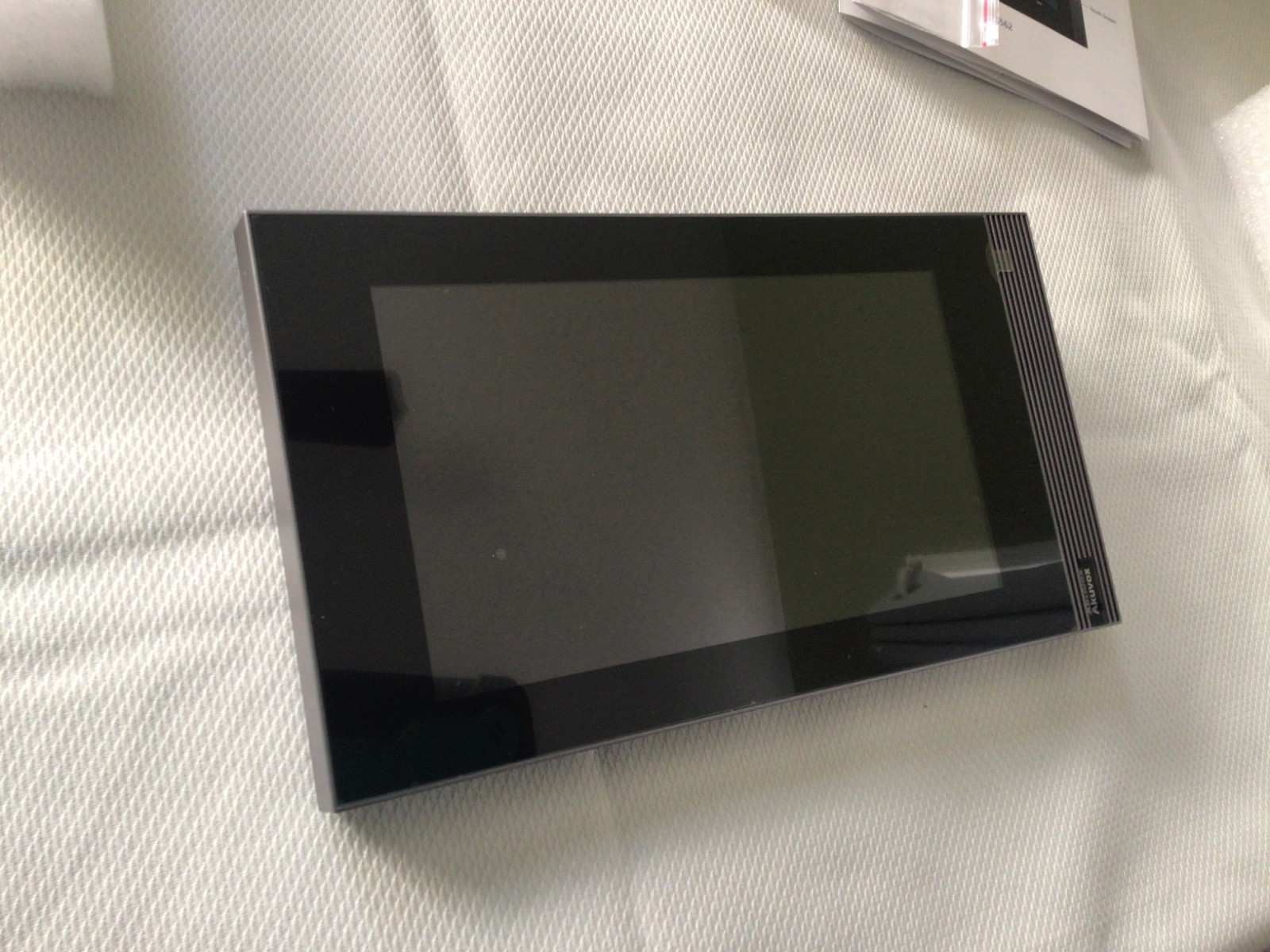 AKUVOX S562 Luxury Smart Indoor Monitor 7” Smart intercom for Home Integration