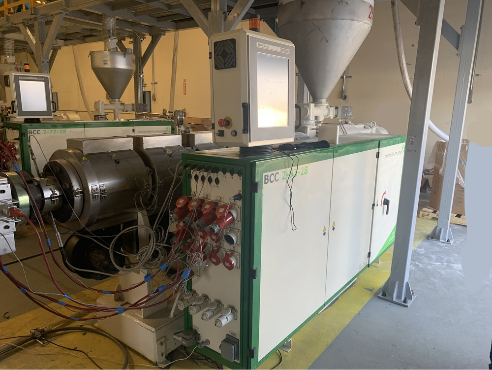 Battenfeld-Cincinnati Twin Parallel Screws extruder – Model BCC 2-93P-28D