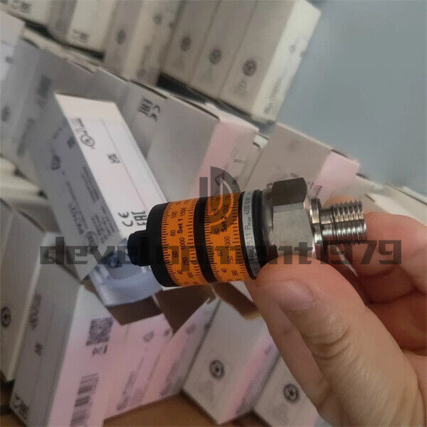 One New IFM Pressure Switch PK7521