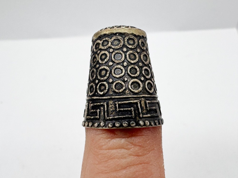 ANTIQUE SOLID SILVER GREEK KEY PATTERN CIRCLES SEWING THIMBLE