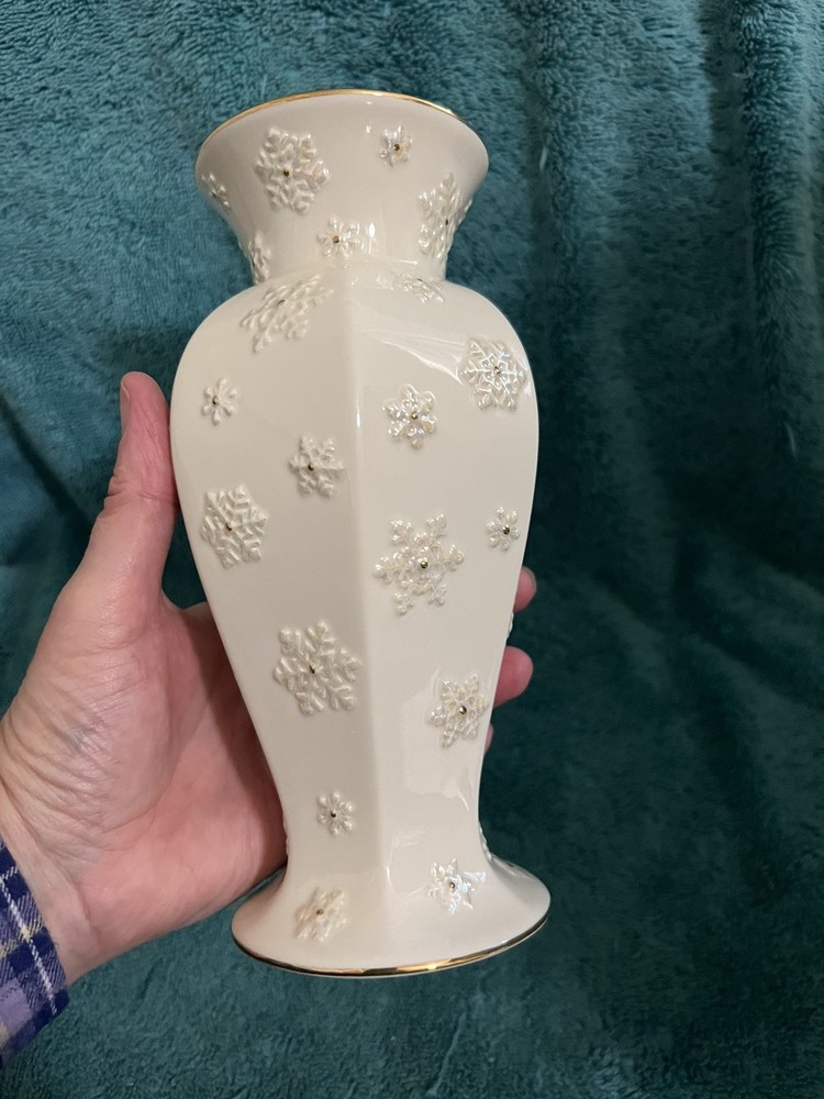 Lenox Winter Splendor Vase 8”