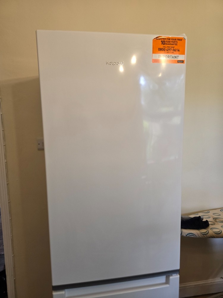 hotpoint H1NT 821E W 1 Split Fridge and Freezer