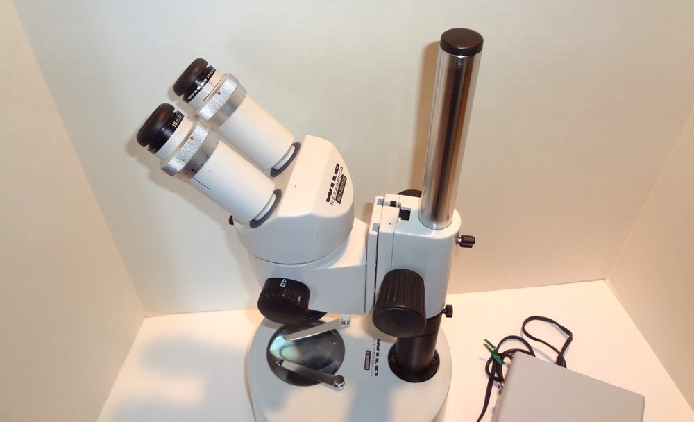 WILD LEICA M3 STEREOMICROSCOPE WITH TRANSMITTED LIGHT BASE **NICE**