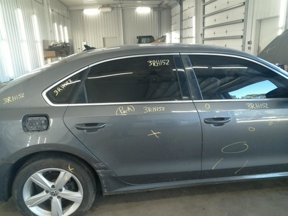 PASSAT 2013 High Mounted Stop Light 104925612