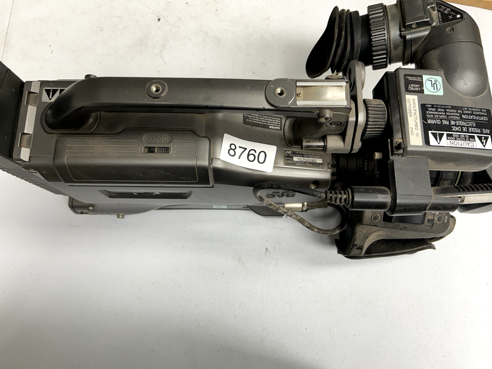 JVC GY-DV5000U Professional DV Camcorder