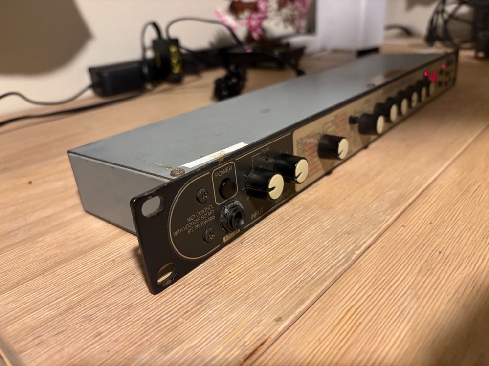 Zoom Studio 1204 Digital Reverb and Multi-Effect Signal Processor