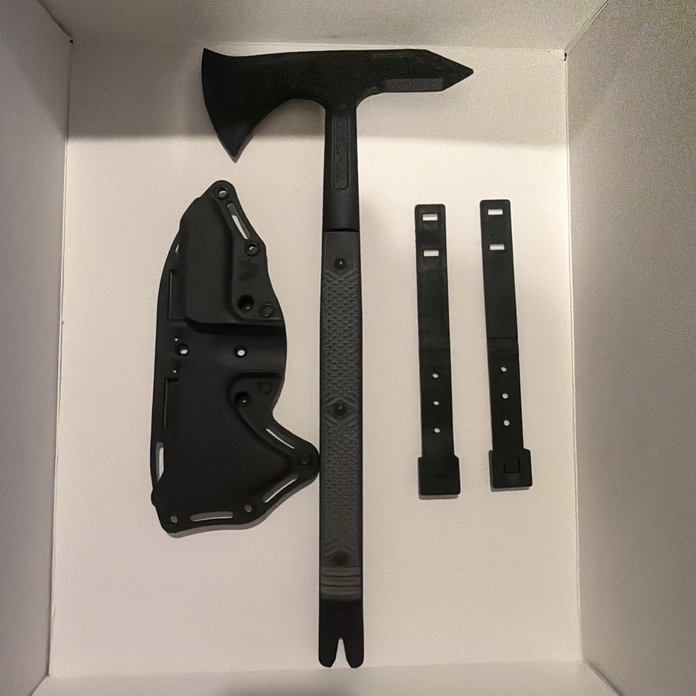BENCHMADE TACTICAL TOMAHAWK MODEL 172BKF NEW WITH PACKAGING