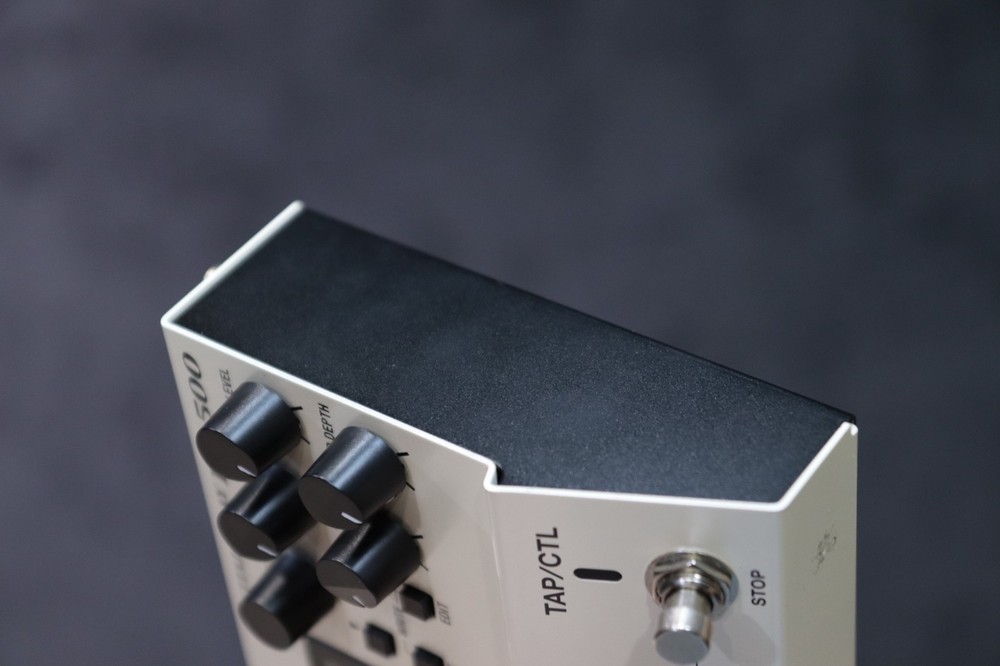 Boss DD-500 Digital Delay 12 Versatile Delay Modes with Looper Effect Pedal