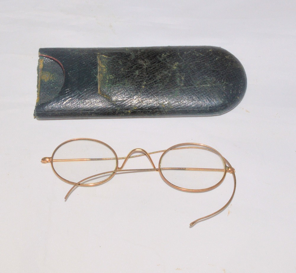 4 x vintage spectacles.