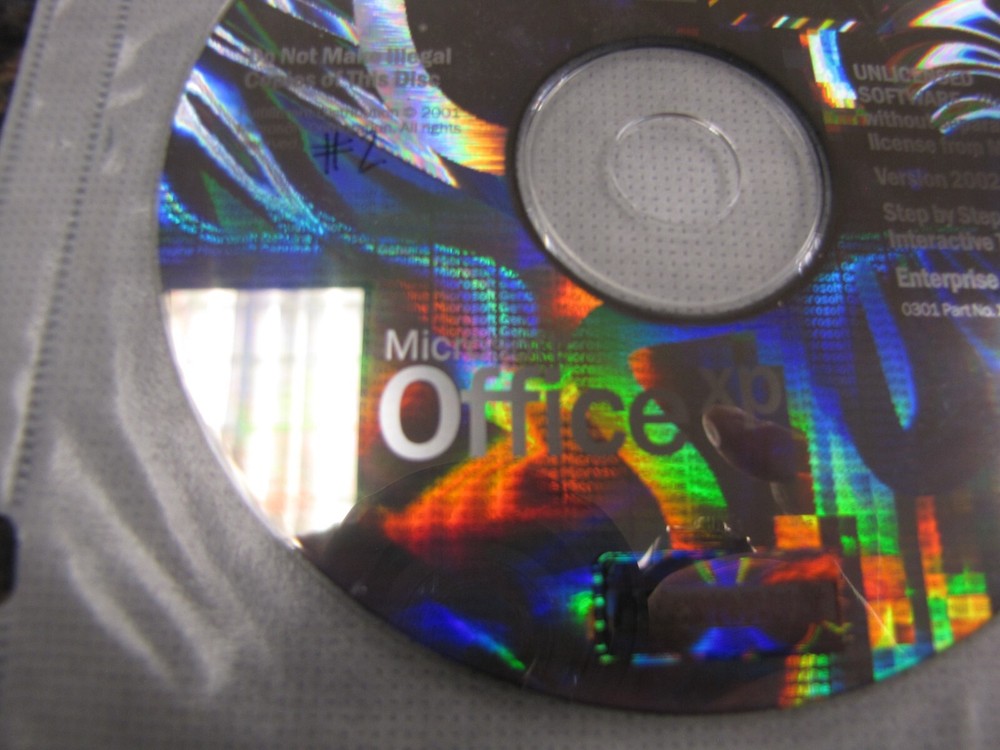 Vintage Microsoft Office XP CD-ROM - Version 2002 - MH34