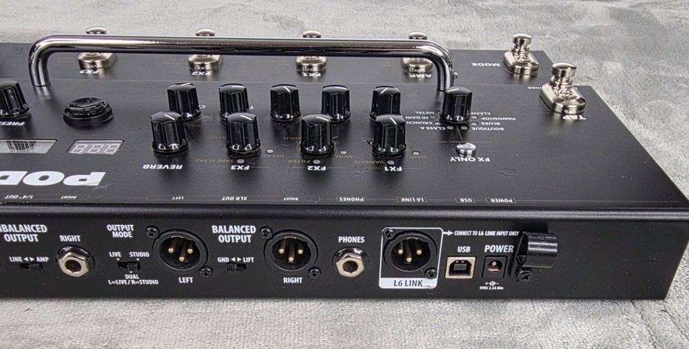 Line 6 POD HD300 Guitar Multi-Effects Processor w/ Expression Pedal Tested