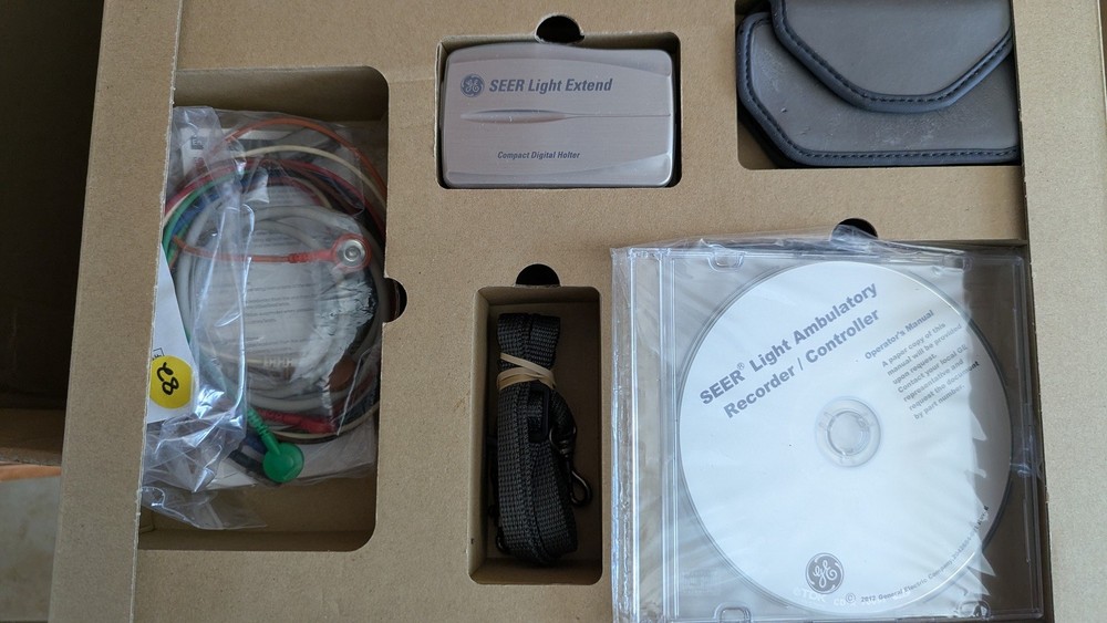 GE SEER Light Extend Compact Digital Holter with Accessories (82)