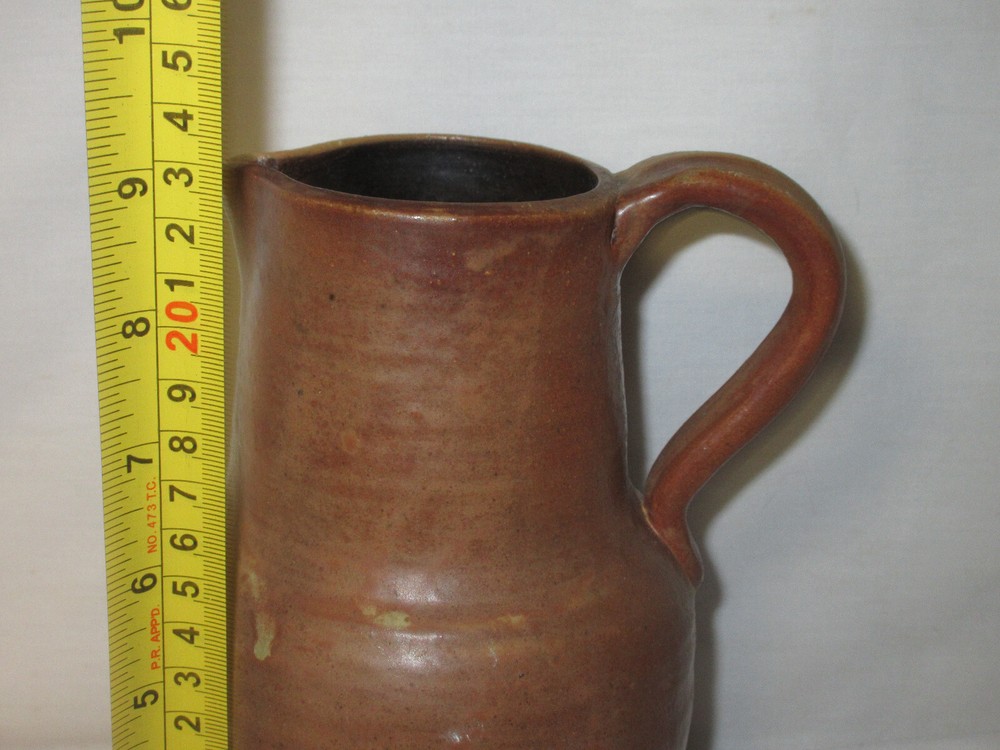 Handmade Pottery Vase LOVELY signed (GR).