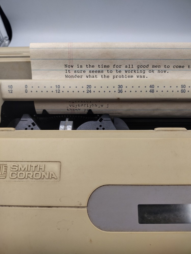 Smith-Corona Display 900 Dictionary Electronic Typewriter W Box SUN BLEACHED