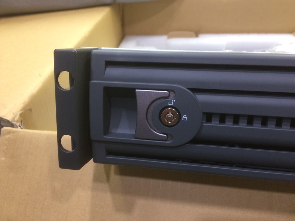 PROMISE TECHNOLOGY VTRAK E310S EMPTY CHASSIS LOCKABLE W KEYS