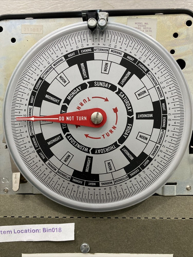 INTERMATIC TIME CONTROL Model V-46402 4-Pole single throw 208-240V