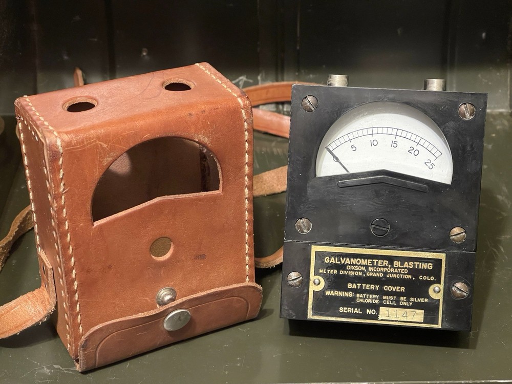 Dixson Blasting Galvanometer W-B-411 Clean Terminals & Case EXCELLENT CONDITION