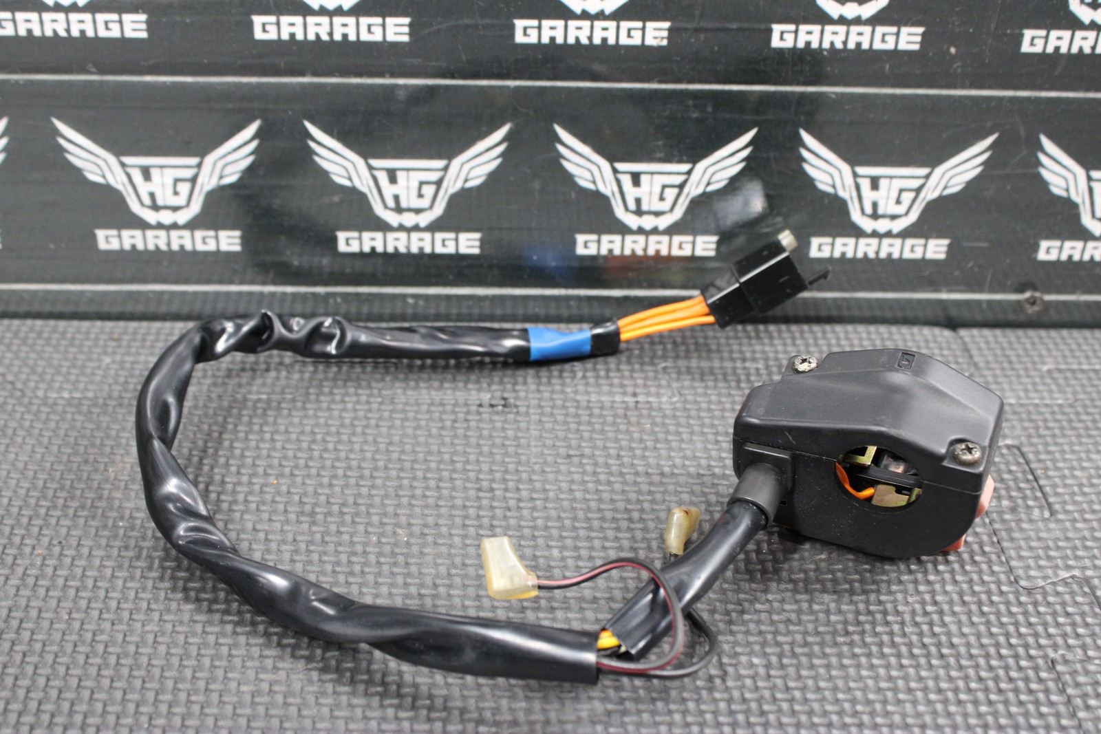 2005 SUZUKI 96-13 DR200SE OEM RIGH SIDE HANDLEBAR ENGINE ON OFF SWITCH STARTER