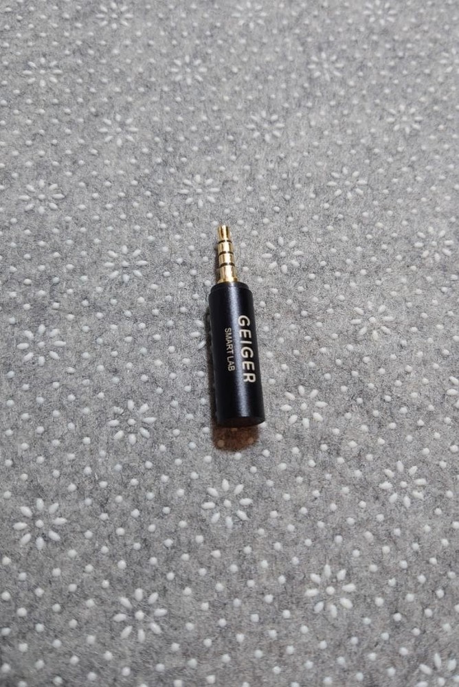 SMART LAB GEIGER Radiation Detector Compact Geiger Counter for iPhone Android