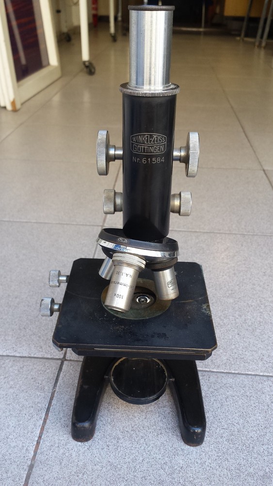 VINTAGE WINKEL-ZEISS GOTTINGEN MICROSCOPE
