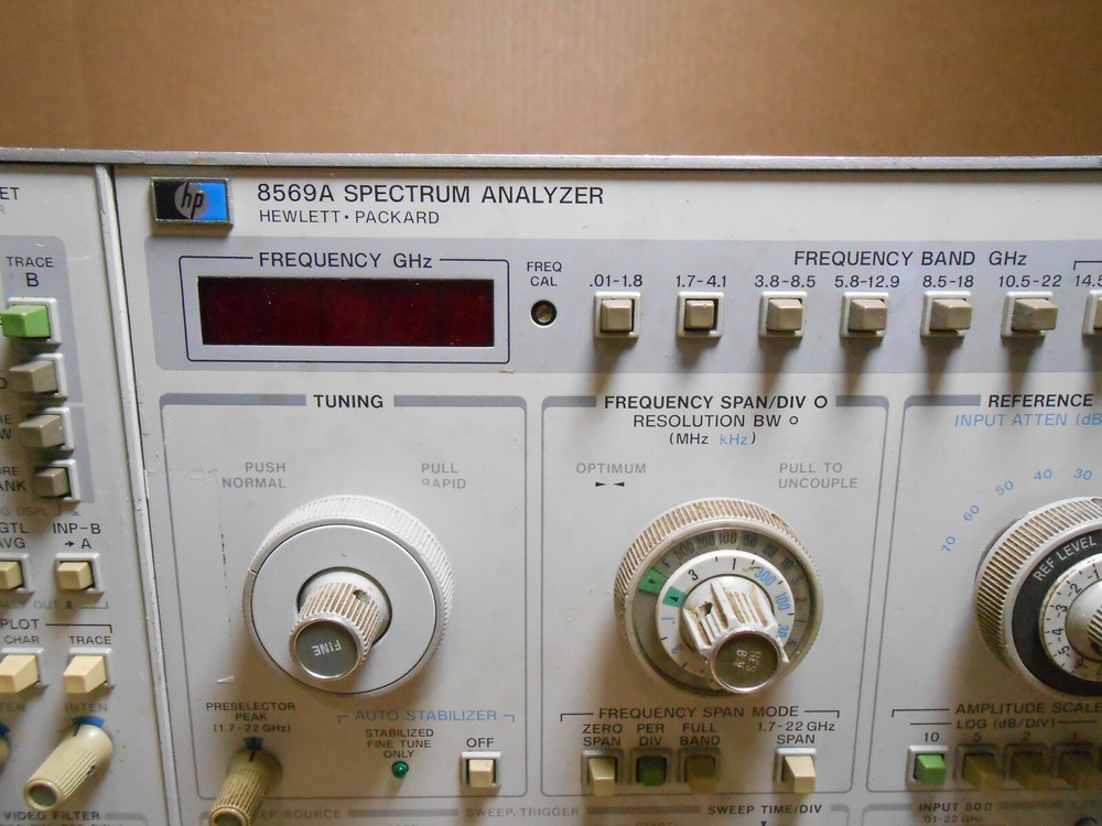 HP 8569A SPECTRUM ANALYZER