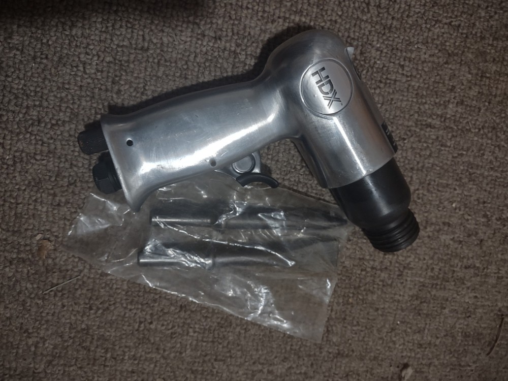 HDX Pneumatic Chisel And With Two Bits 🆕