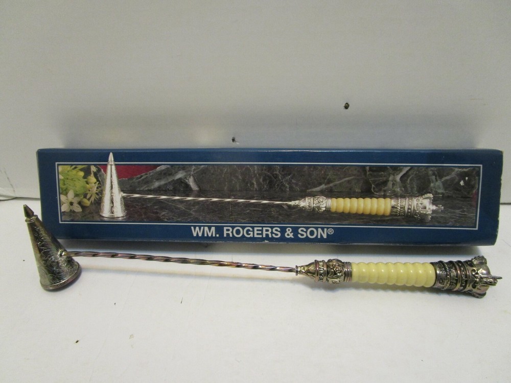WM. ROGERS & SON SIVER PLATED SNUFFER ***NEW IN BOX***