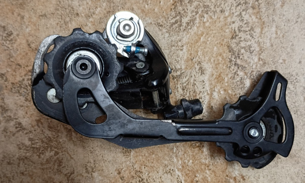 Shimano Altus rear derailleur