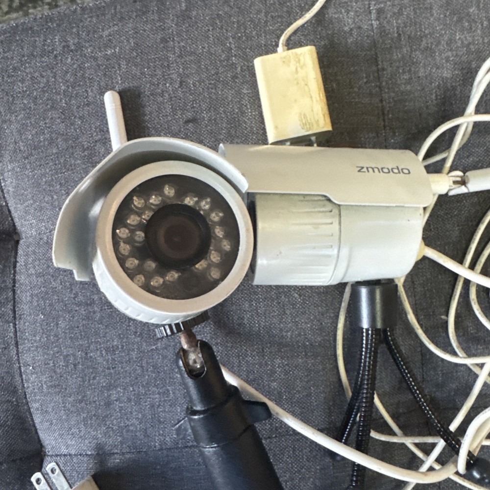 5 Zmodo Wireless Security Recording cameras. With one TB modem.