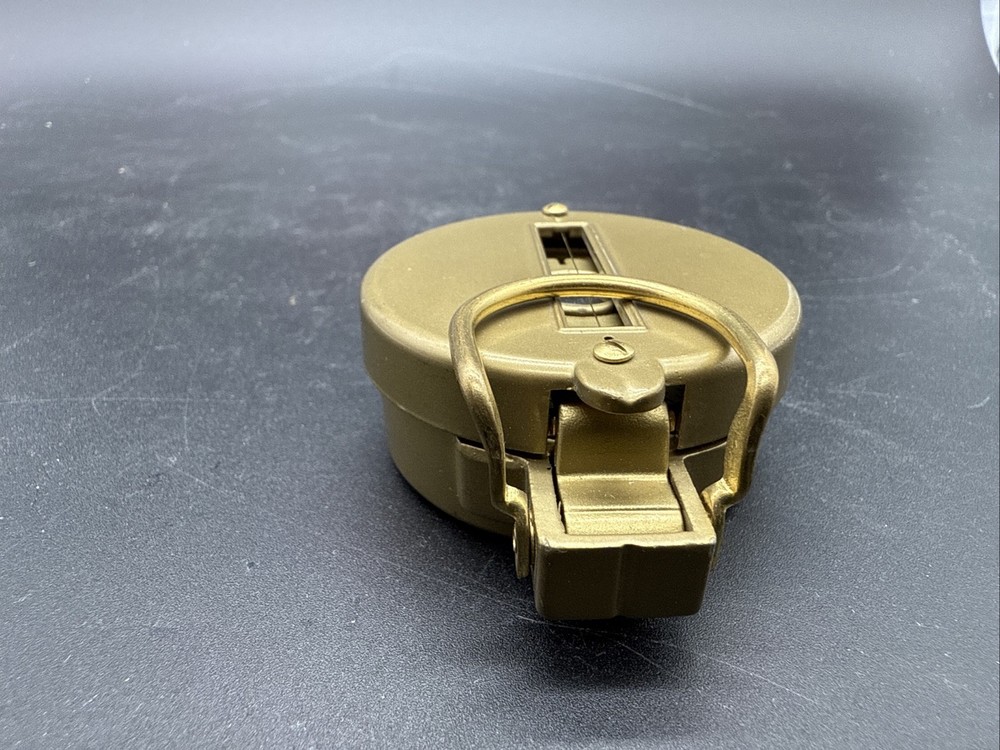 Metal compass vintage
