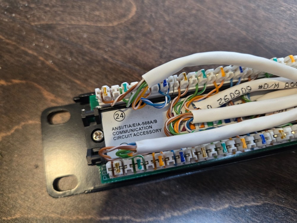 Vertical Cable Cat5e 24 Port 19" Horizontal Rackmount 1U Patch Panel