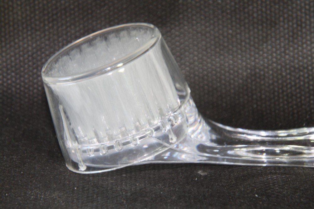 Jordan Essentials (new) MINERAL MAKEUP BRUSH - CLEAR