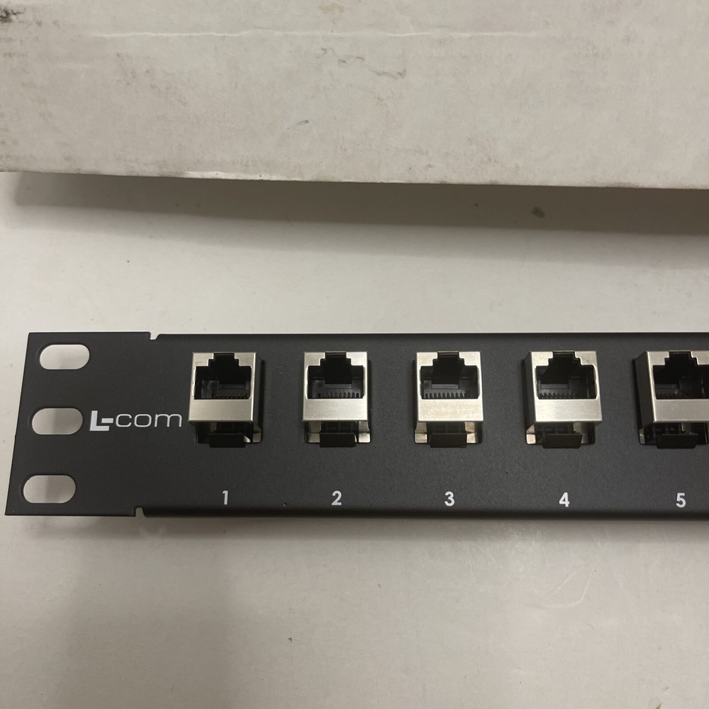 L-COM PR175UT568S Cat 5e 16 In-Line Coupler Rackmount Panel
