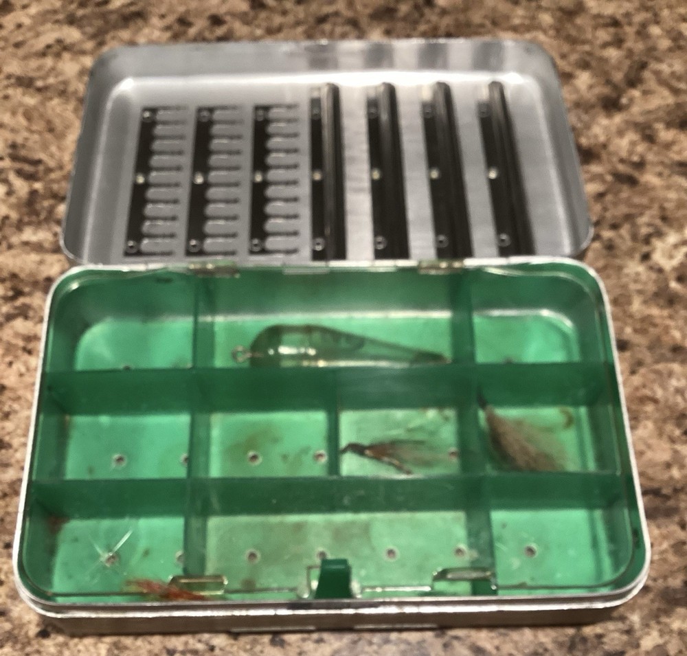 Nice Clean Perrine #91 Fly Box