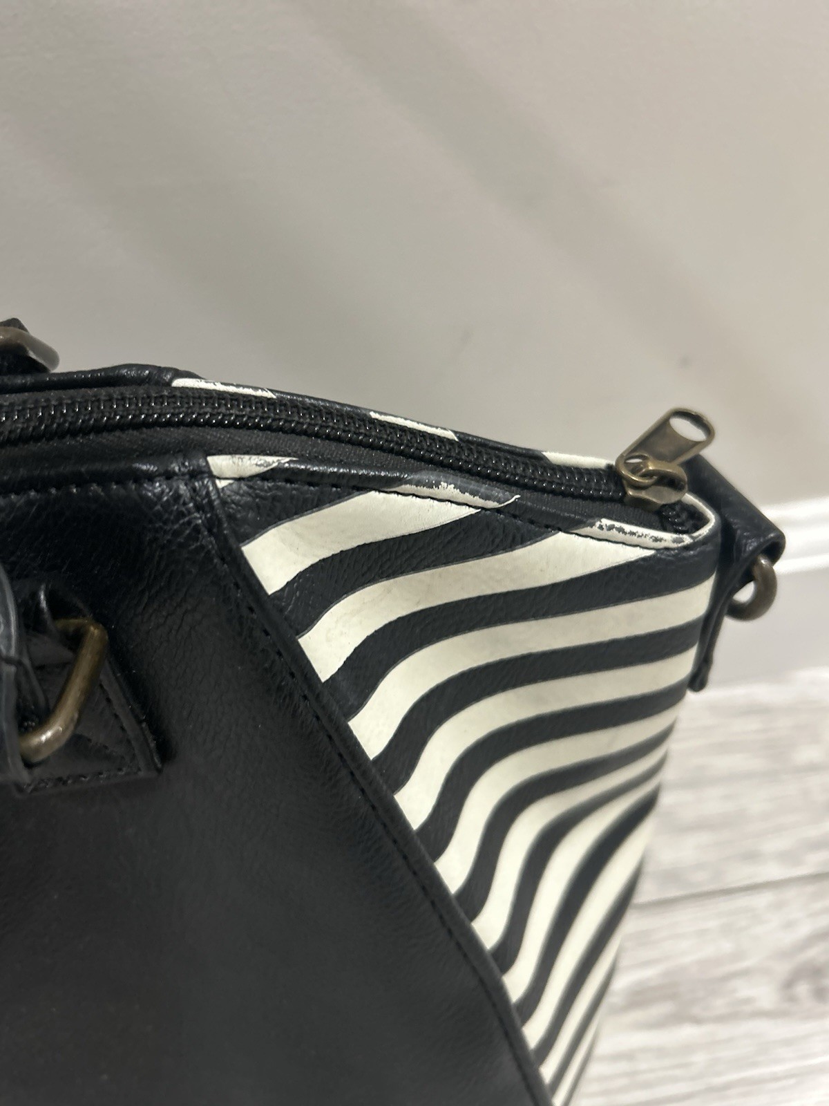 Loungefly Disney Purse Snow White Evil Queen Poison Apple Black Carry Bag