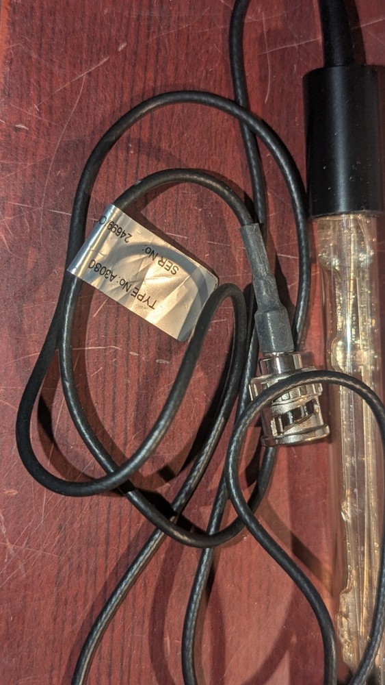 Omega PHH-257 Microprocessor PH Meter w Case & Probes READ CONDITION