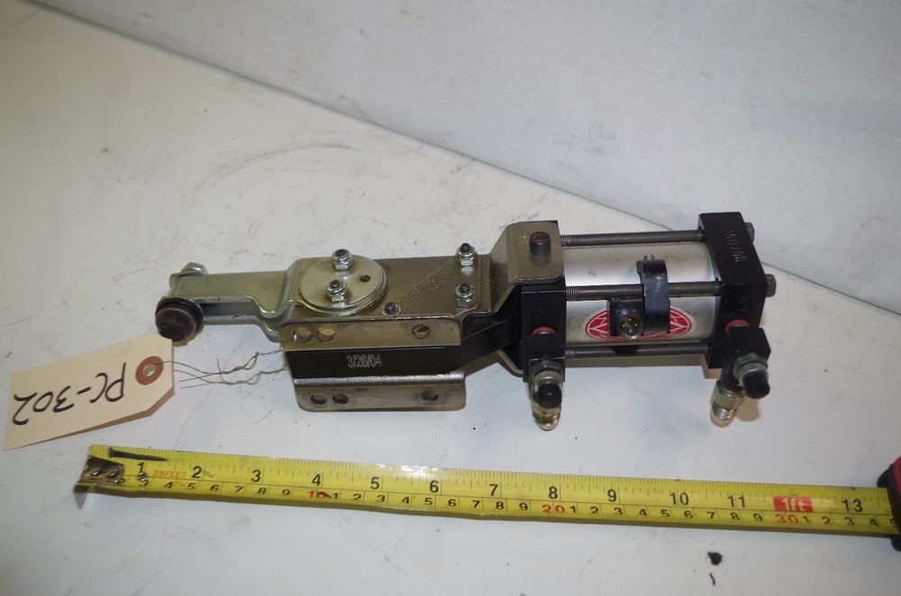 DESTACO PNEUMATIC HOLD DOWN CLAMP & BALLUFF SENSOR CODE: PC-302